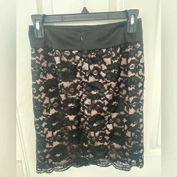 Forever 21 Lace Pencil Skirt XS - Picture 3 of 4